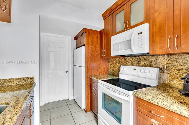 7130 Fairway Dr L26, Miami Lakes, FL 33014