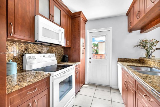 7130 Fairway Dr L26, Miami Lakes, FL 33014