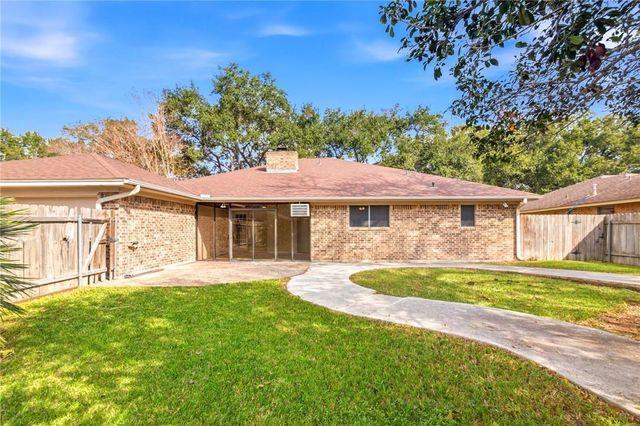 203 Wilshire Drive, Victoria, TX 77904