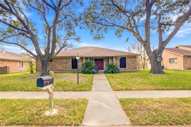203 Wilshire Drive, Victoria, TX 77904