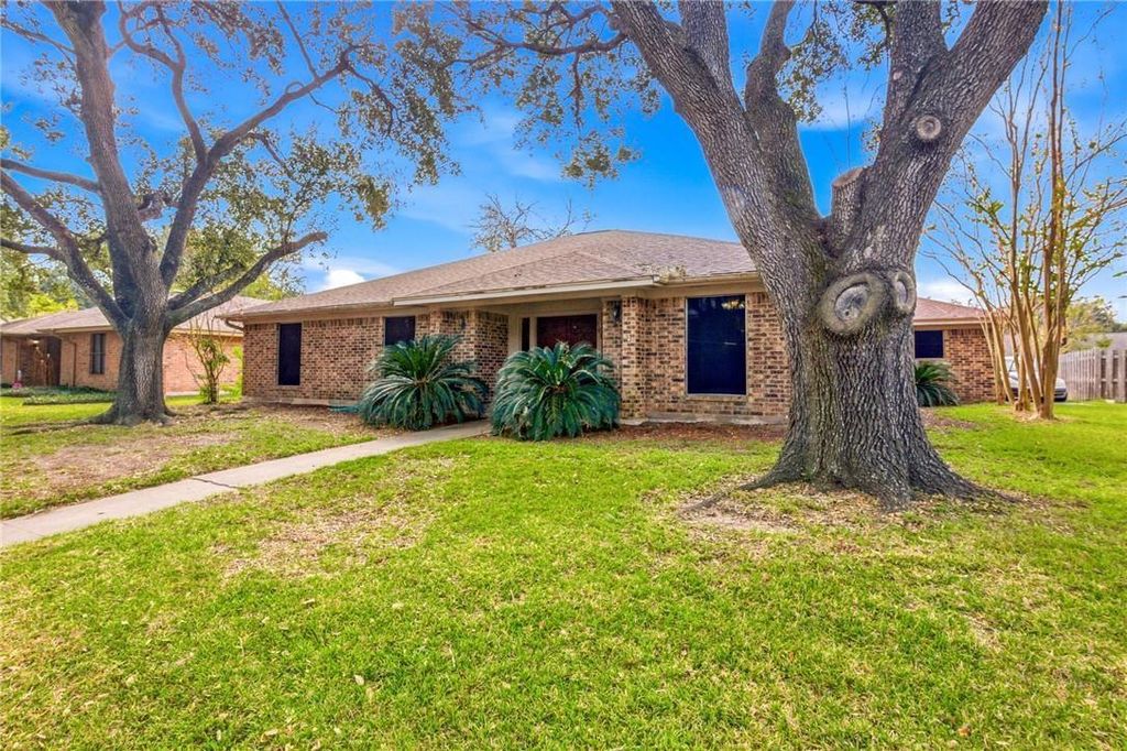 203 Wilshire Drive, Victoria, TX 77904