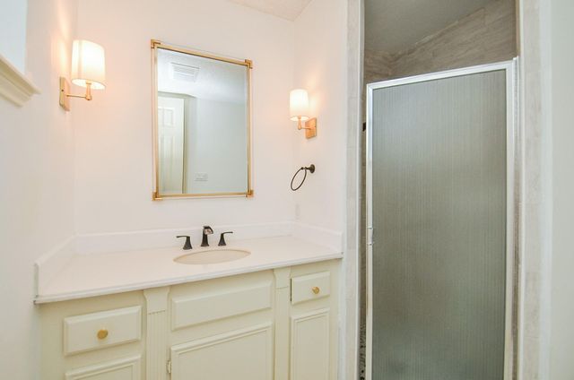 44 Bayou Pointe Drive, Houston, TX 77063