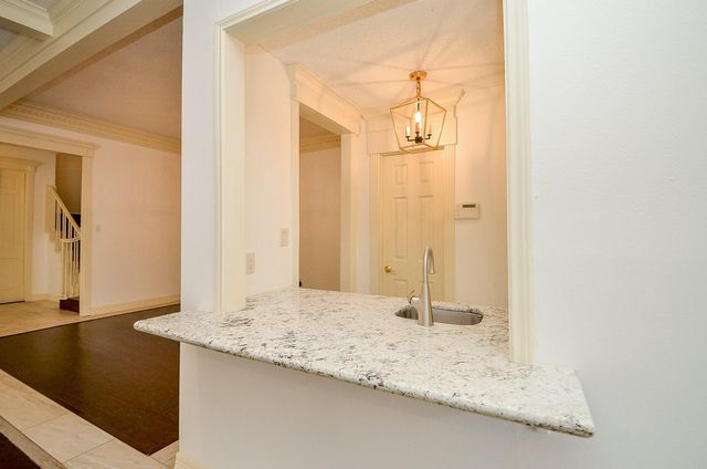 44 Bayou Pointe Drive, Houston, TX 77063