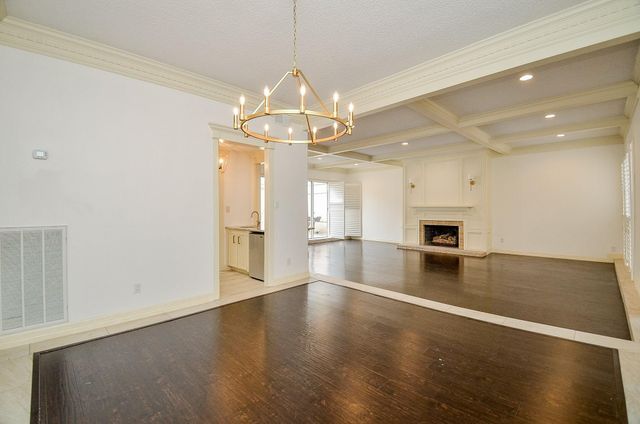 44 Bayou Pointe Drive, Houston, TX 77063