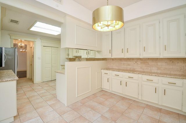 44 Bayou Pointe Drive, Houston, TX 77063