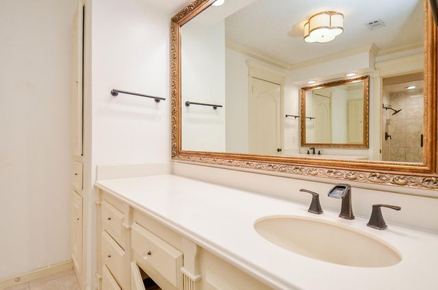 44 Bayou Pointe Drive, Houston, TX 77063