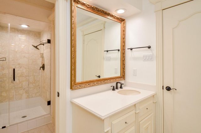 44 Bayou Pointe Drive, Houston, TX 77063