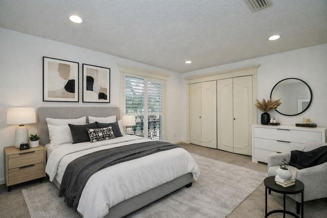 44 Bayou Pointe Drive, Houston, TX 77063