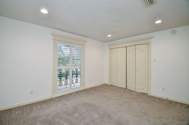 44 Bayou Pointe Drive, Houston, TX 77063