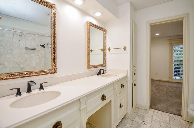 44 Bayou Pointe Drive, Houston, TX 77063