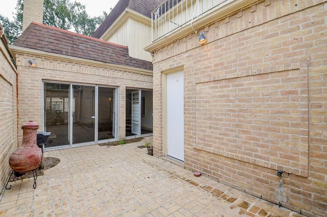 44 Bayou Pointe Drive, Houston, TX 77063