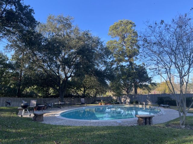 44 Bayou Pointe Drive, Houston, TX 77063