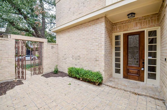 44 Bayou Pointe Drive, Houston, TX 77063