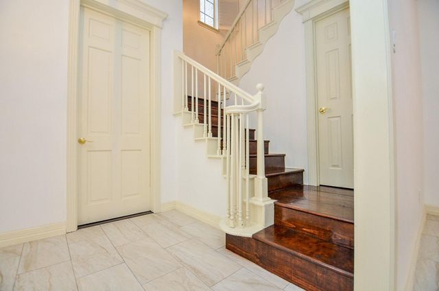 44 Bayou Pointe Drive, Houston, TX 77063