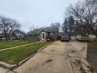 922 University Ave, Minot, ND 58703