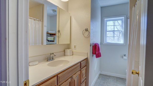 1089 Old Railroad Grade Road, Roan Mountain, TN 37687