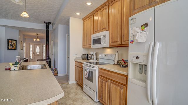 1089 Old Railroad Grade Road, Roan Mountain, TN 37687