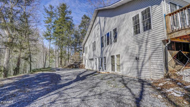 1089 Old Railroad Grade Road, Roan Mountain, TN 37687