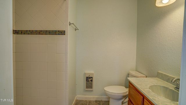 1089 Old Railroad Grade Road, Roan Mountain, TN 37687