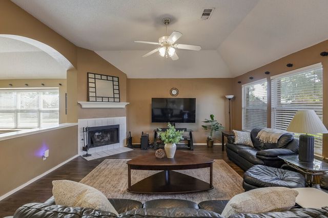 1718 Falcon Drive, Corinth, TX 76210
