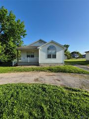 2205 Moore Street, Alton, IL 62002