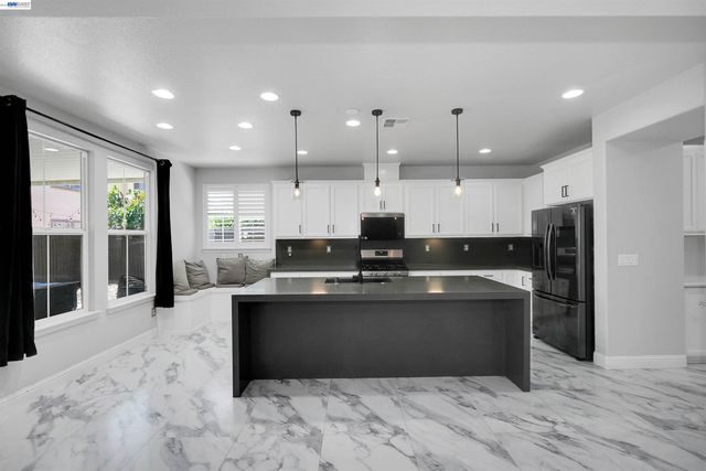 321 Myrtle Ln, Oakley, CA 94561