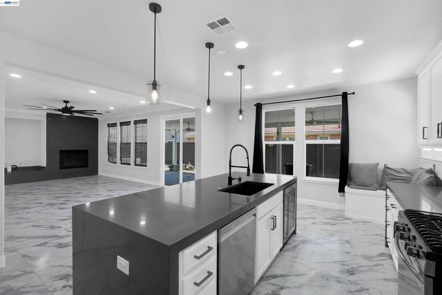 321 Myrtle Ln, Oakley, CA 94561