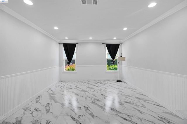 321 Myrtle Ln, Oakley, CA 94561