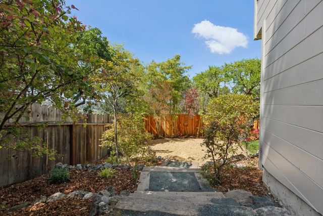 853 Vista Drive, Redwood City, CA 94062