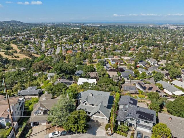 853 Vista Drive, Redwood City, CA 94062