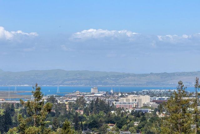 853 Vista Drive, Redwood City, CA 94062