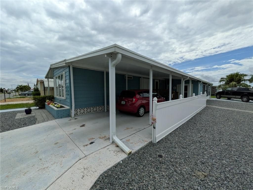 9033 Flamingo CIR, NORTH FORT MYERS, FL 33903 — exterior