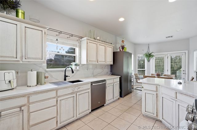 417 W 119th Street, Jenks, OK 74037