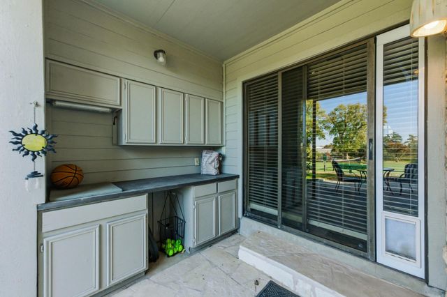 107 World Of Tennis SQ, Lakeway, TX 78738