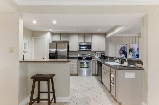 107 World Of Tennis SQ, Lakeway, TX 78738