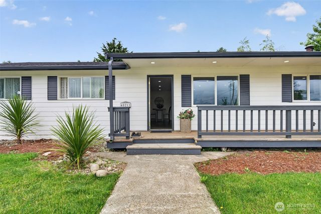 40211 212th Avenue SE, Enumclaw, WA 98022