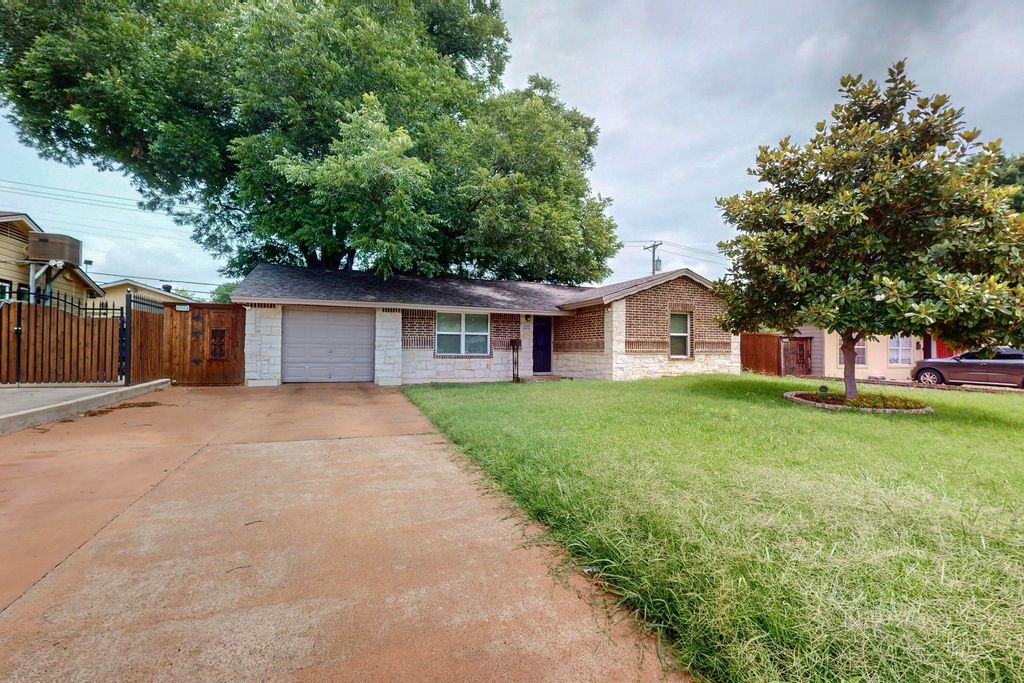 1819 Finley Road, Irving, TX 75062