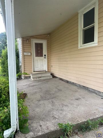 416 W 6th St, Holton, KS 66436