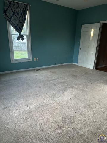 416 W 6th St, Holton, KS 66436