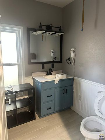 416 W 6th St, Holton, KS 66436