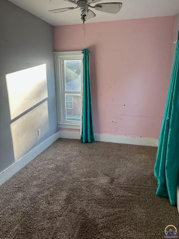 416 W 6th St, Holton, KS 66436