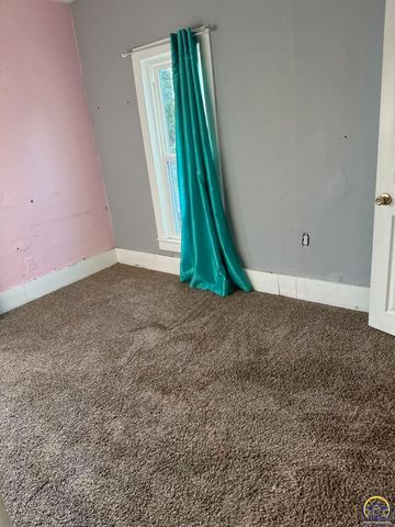 416 W 6th St, Holton, KS 66436