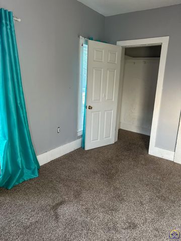 416 W 6th St, Holton, KS 66436