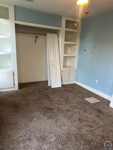 416 W 6th St, Holton, KS 66436