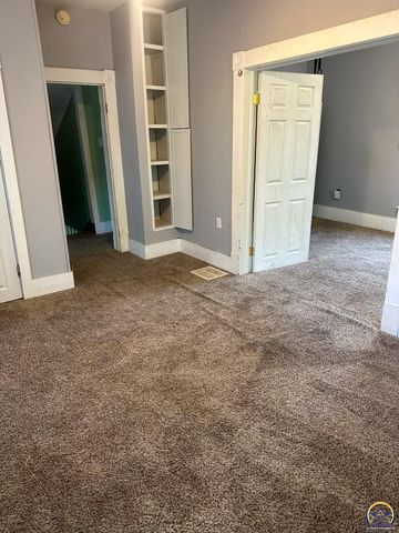 416 W 6th St, Holton, KS 66436