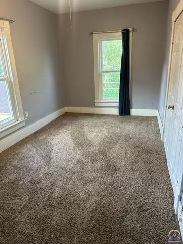 416 W 6th St, Holton, KS 66436