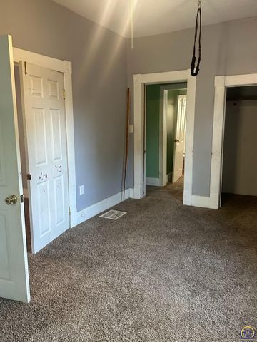 416 W 6th St, Holton, KS 66436