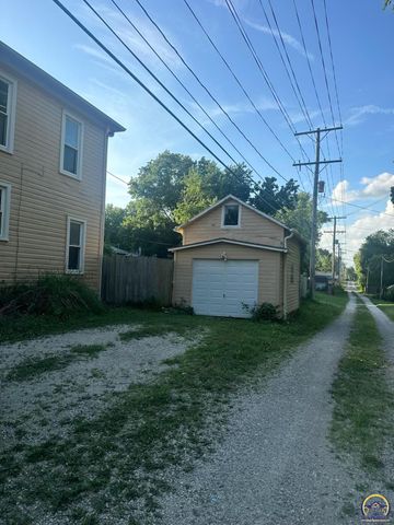 416 W 6th St, Holton, KS 66436