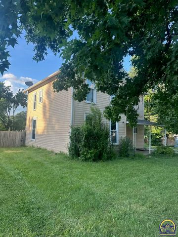 416 W 6th St, Holton, KS 66436