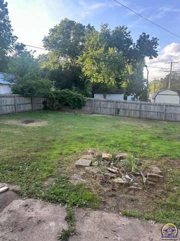 416 W 6th St, Holton, KS 66436